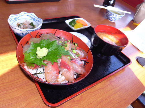 千葉県道の駅とみうらの漬け丼