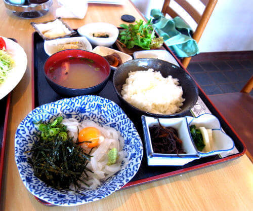 沼津市貝殻亭の生イカ丼定食♪