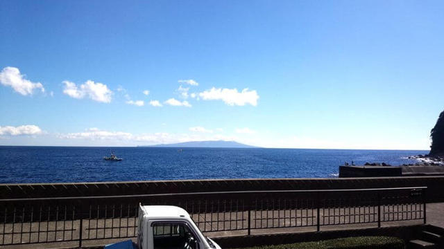 東伊豆北川から見る大島