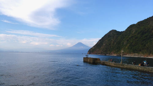西伊豆のダイビングポイント井田から富士山を眺める